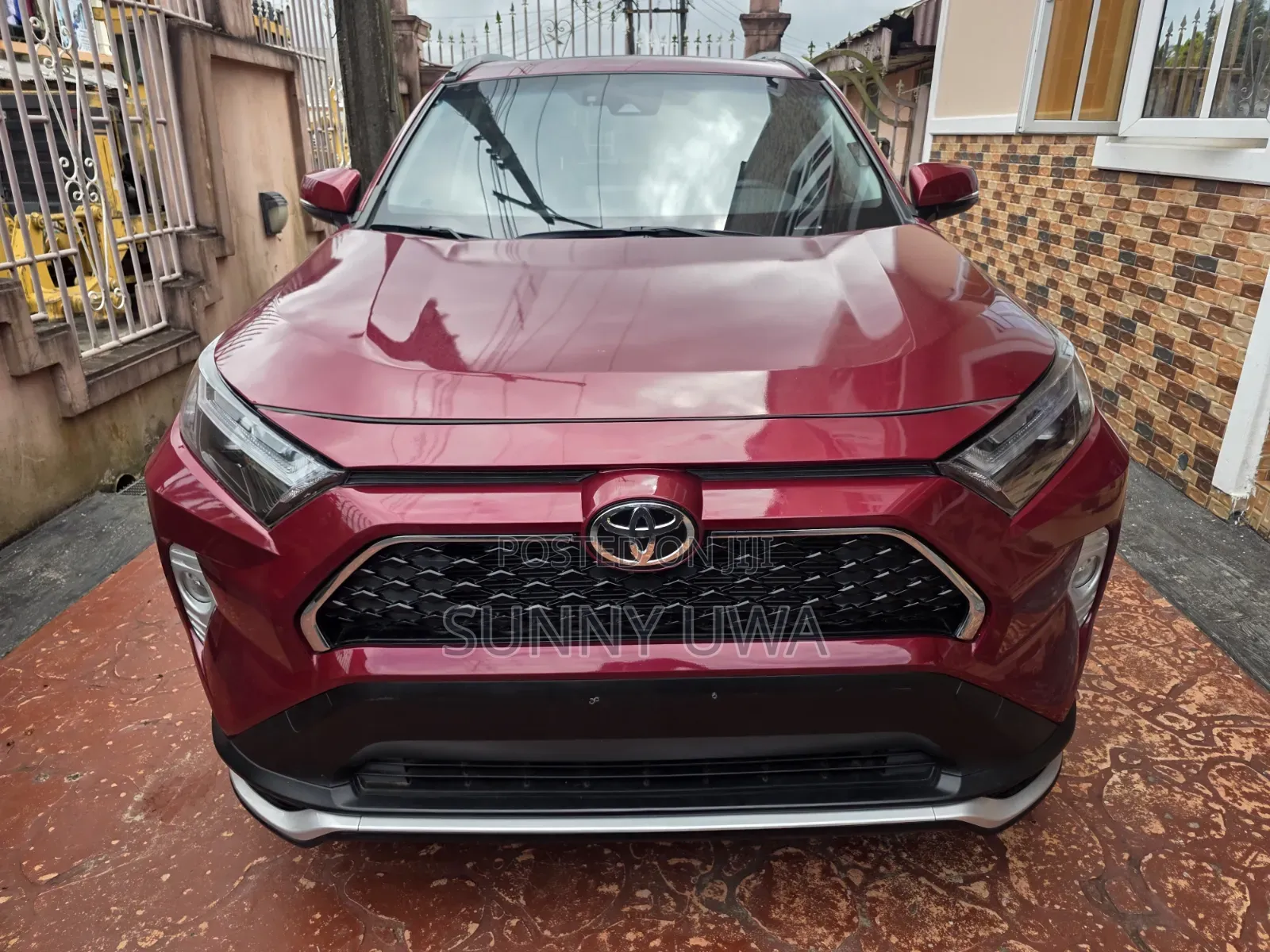 Toyota RAV4 XLE Premium 2026 Red