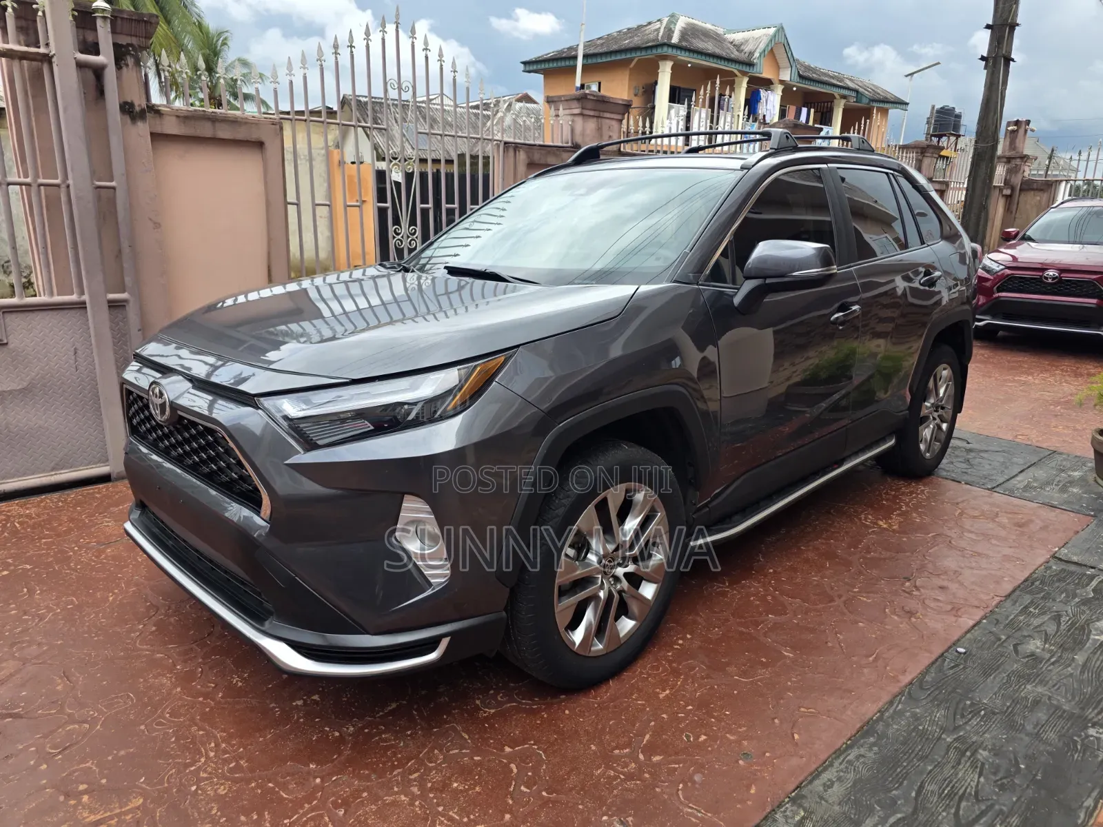 Toyota RAV4 XLE Premium 2025 Gray