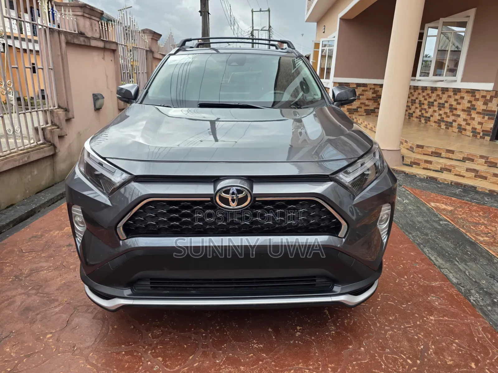 Toyota RAV4 XLE Premium 2025 Gray