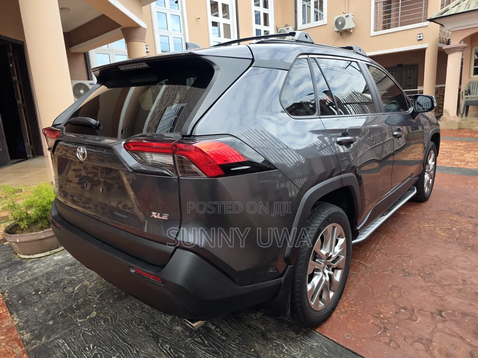 Toyota RAV4 XLE Premium 2025 Gray