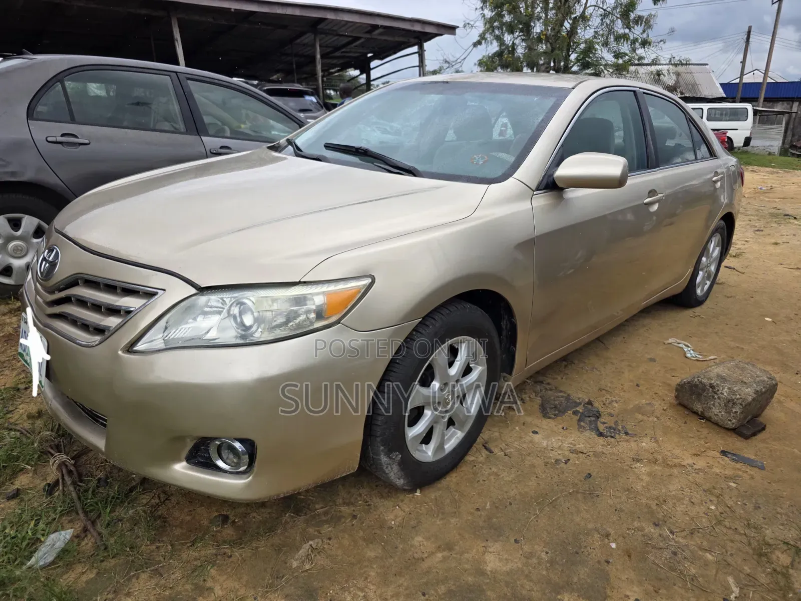 Toyota Camry 2011 Gold