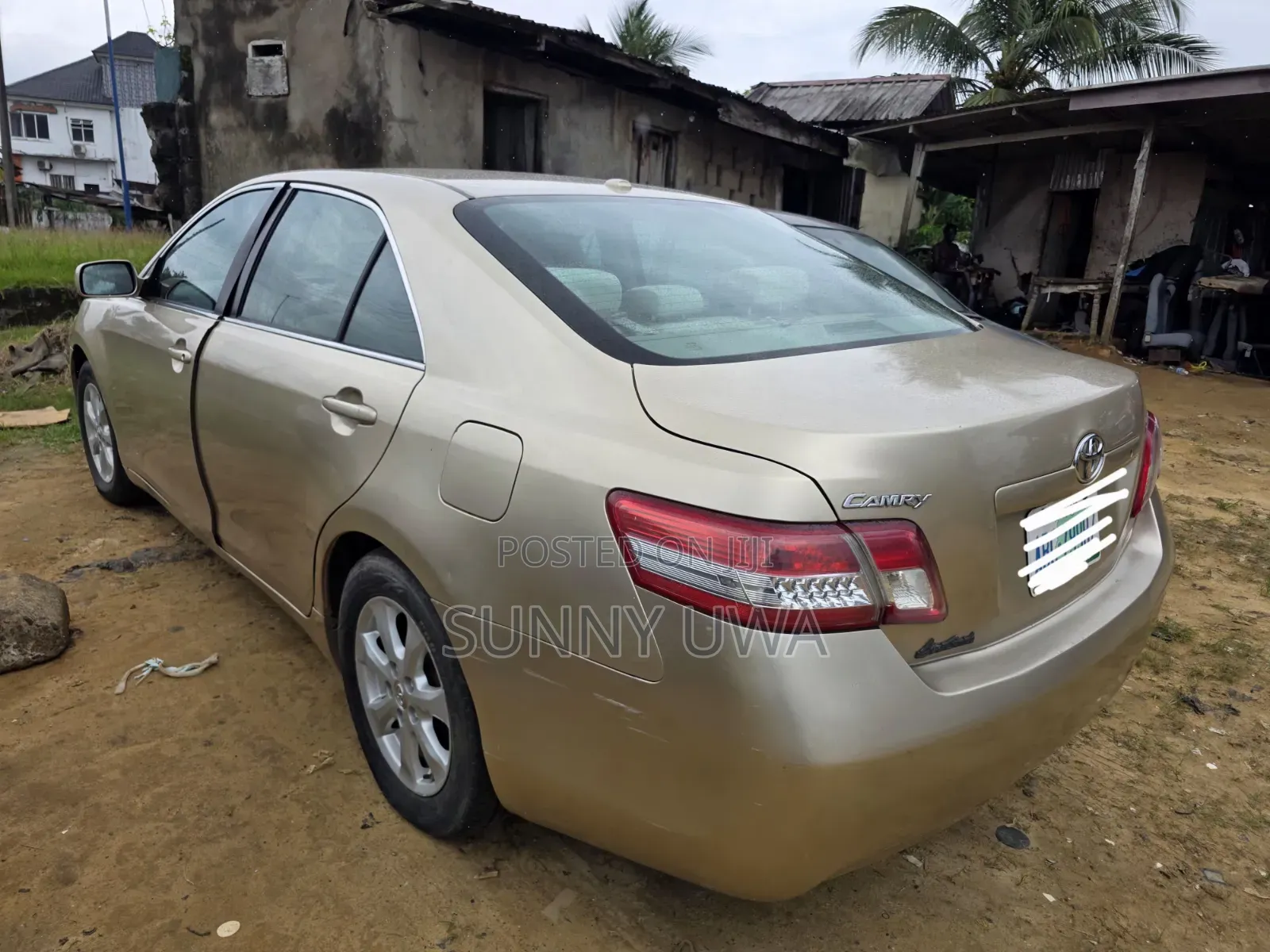 Toyota Camry 2011 Gold