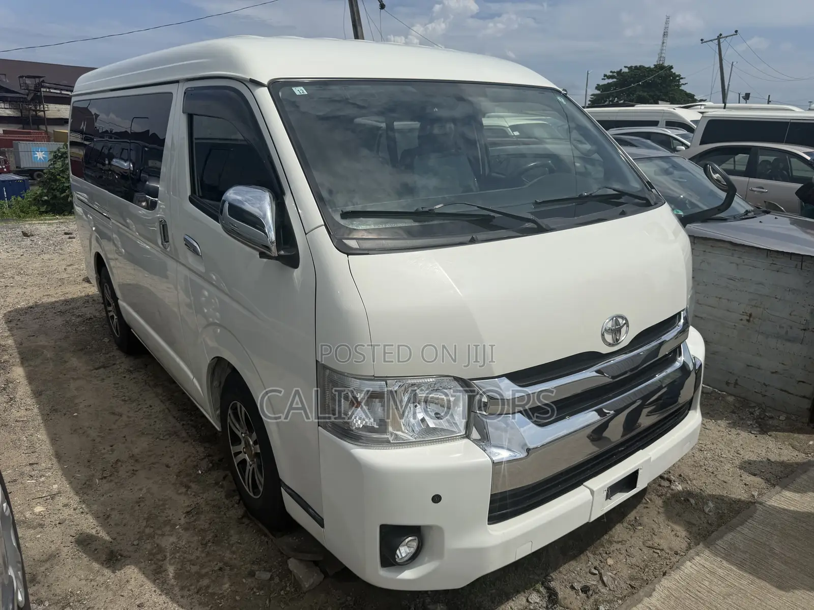 Toyota HiAce 2015 White