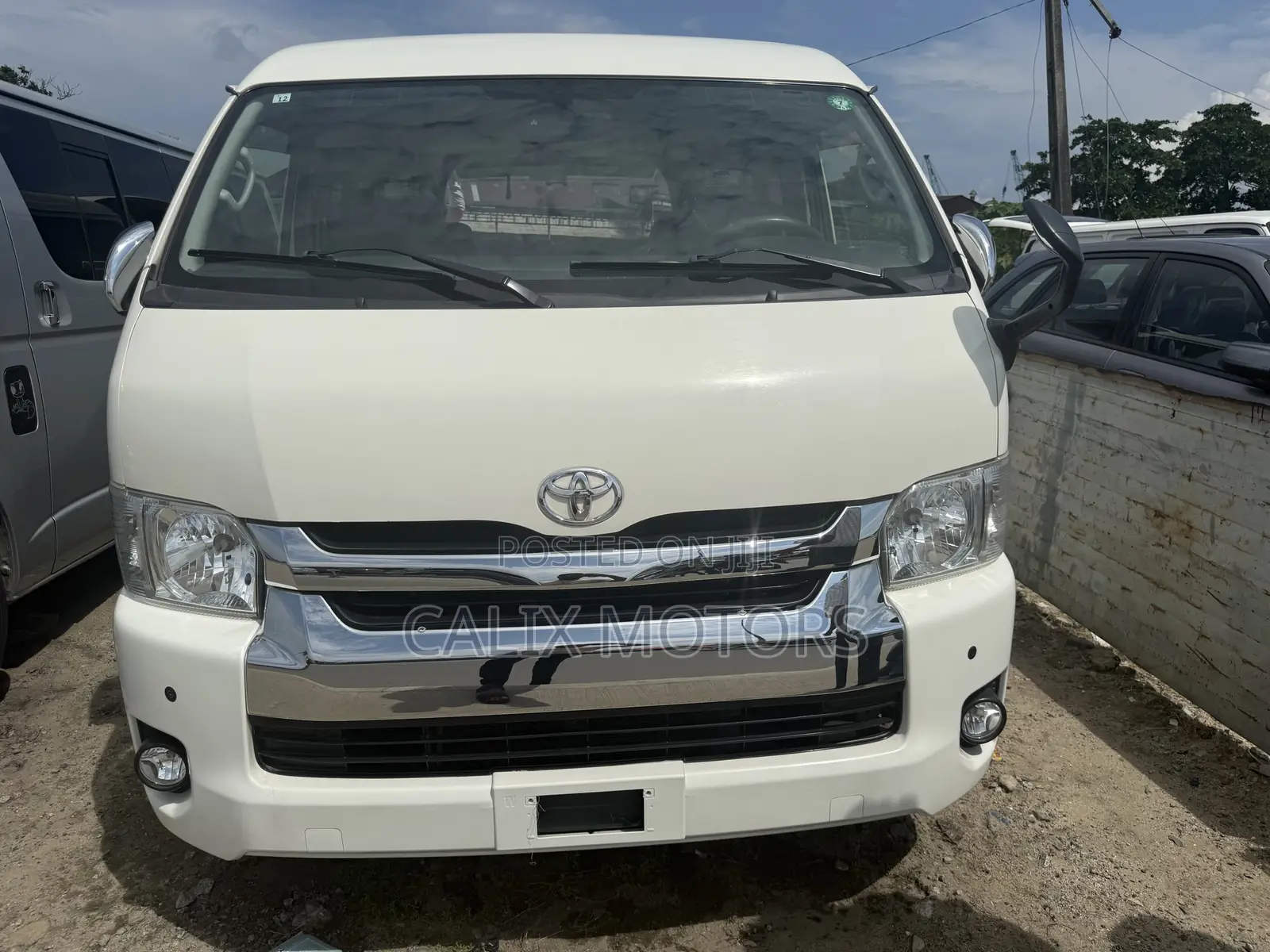 Toyota HiAce 2015 White