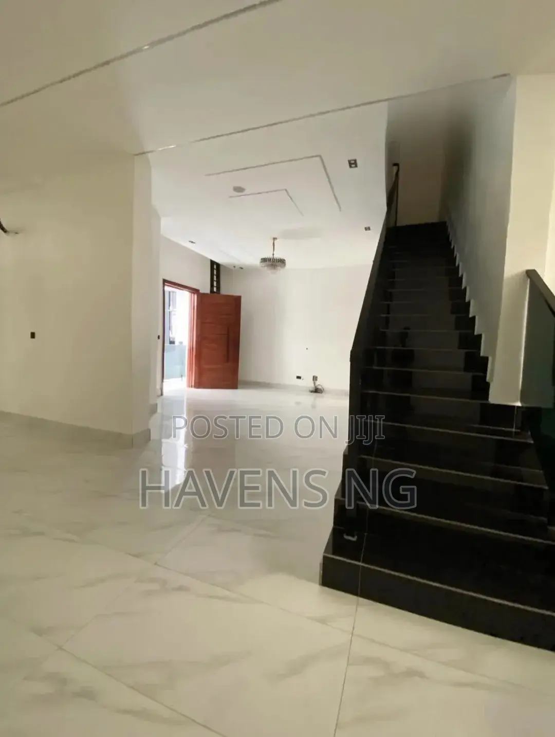4bdrm Duplex in Chevron for sale