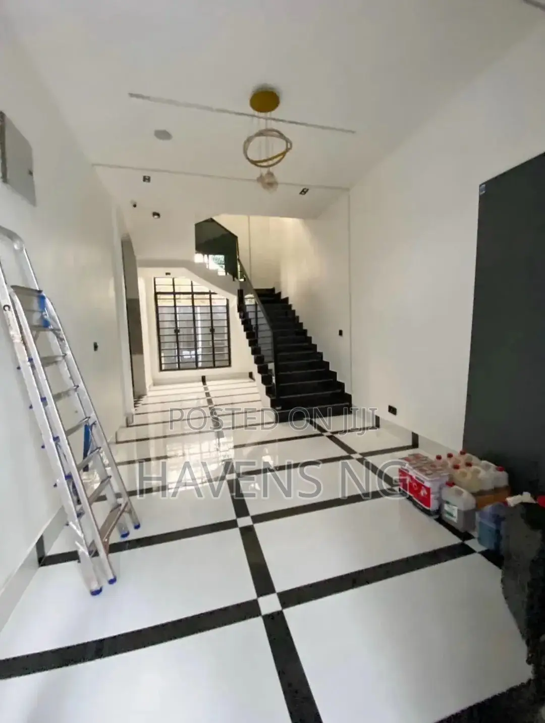4bdrm Duplex in Chevron for sale