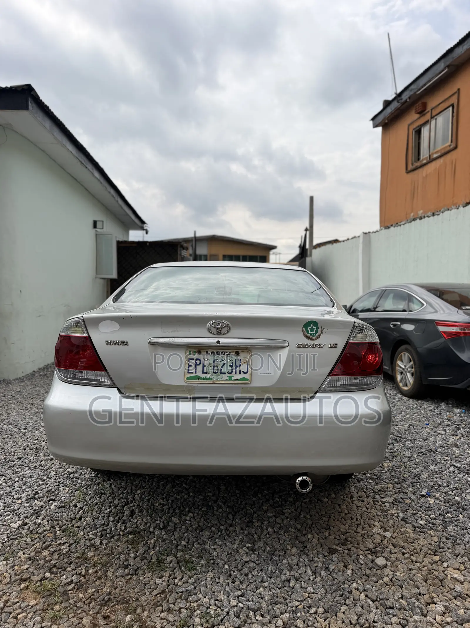 Toyota Camry LE 4dr Sedan (2.4L 4cyl 5M) 2004 Silver