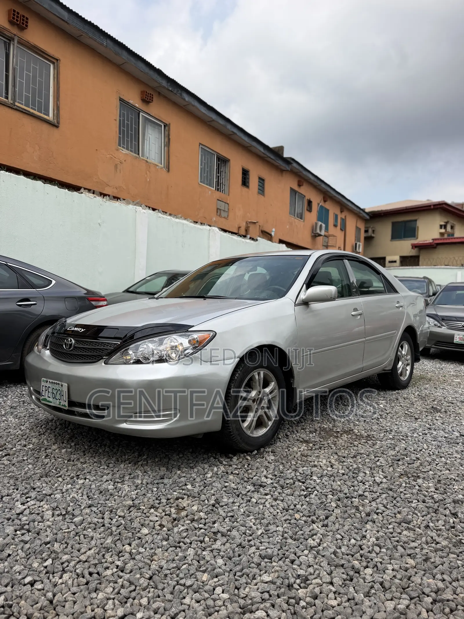 Toyota Camry LE 4dr Sedan (2.4L 4cyl 5M) 2004 Silver