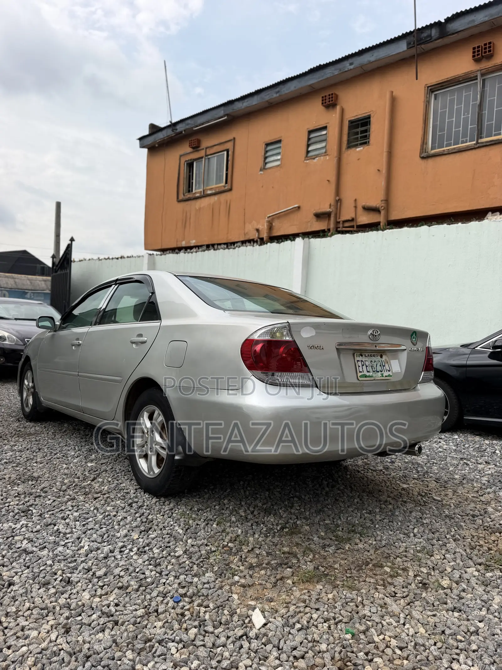 Toyota Camry LE 4dr Sedan (2.4L 4cyl 5M) 2004 Silver