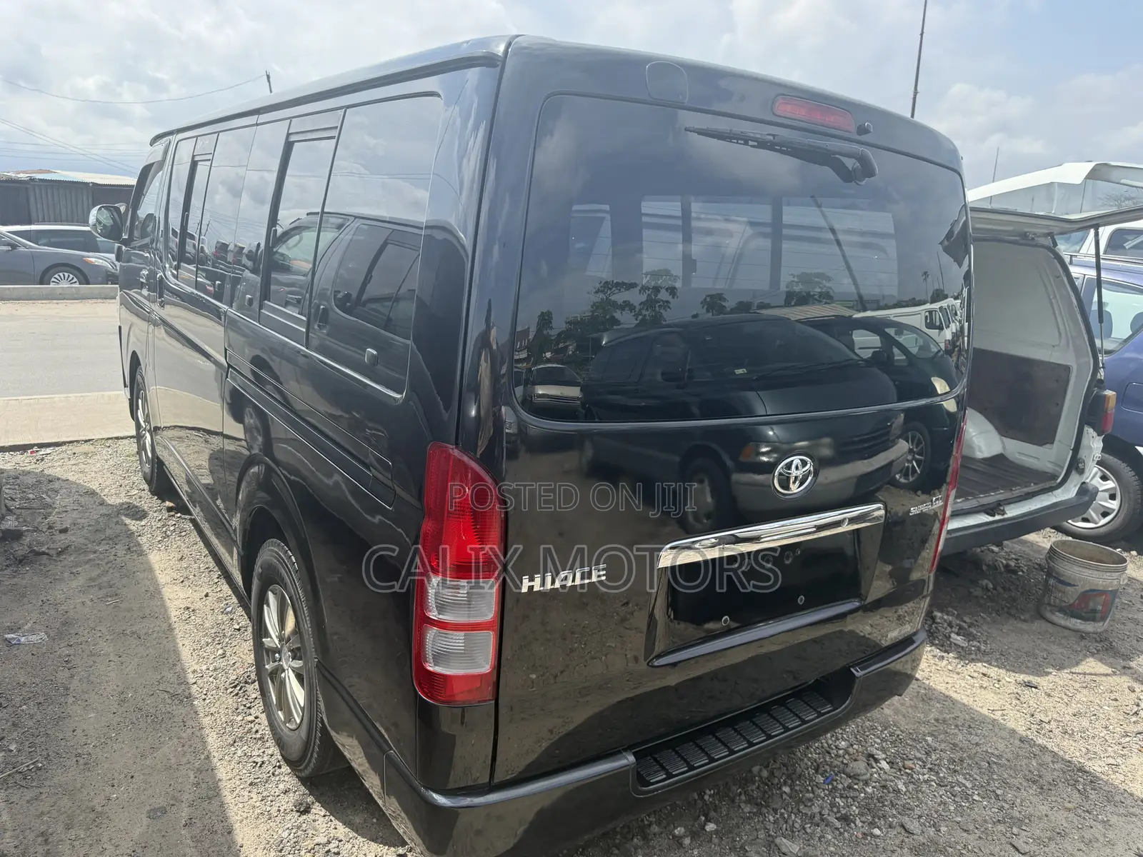 Toyota HiAce 2013 Black