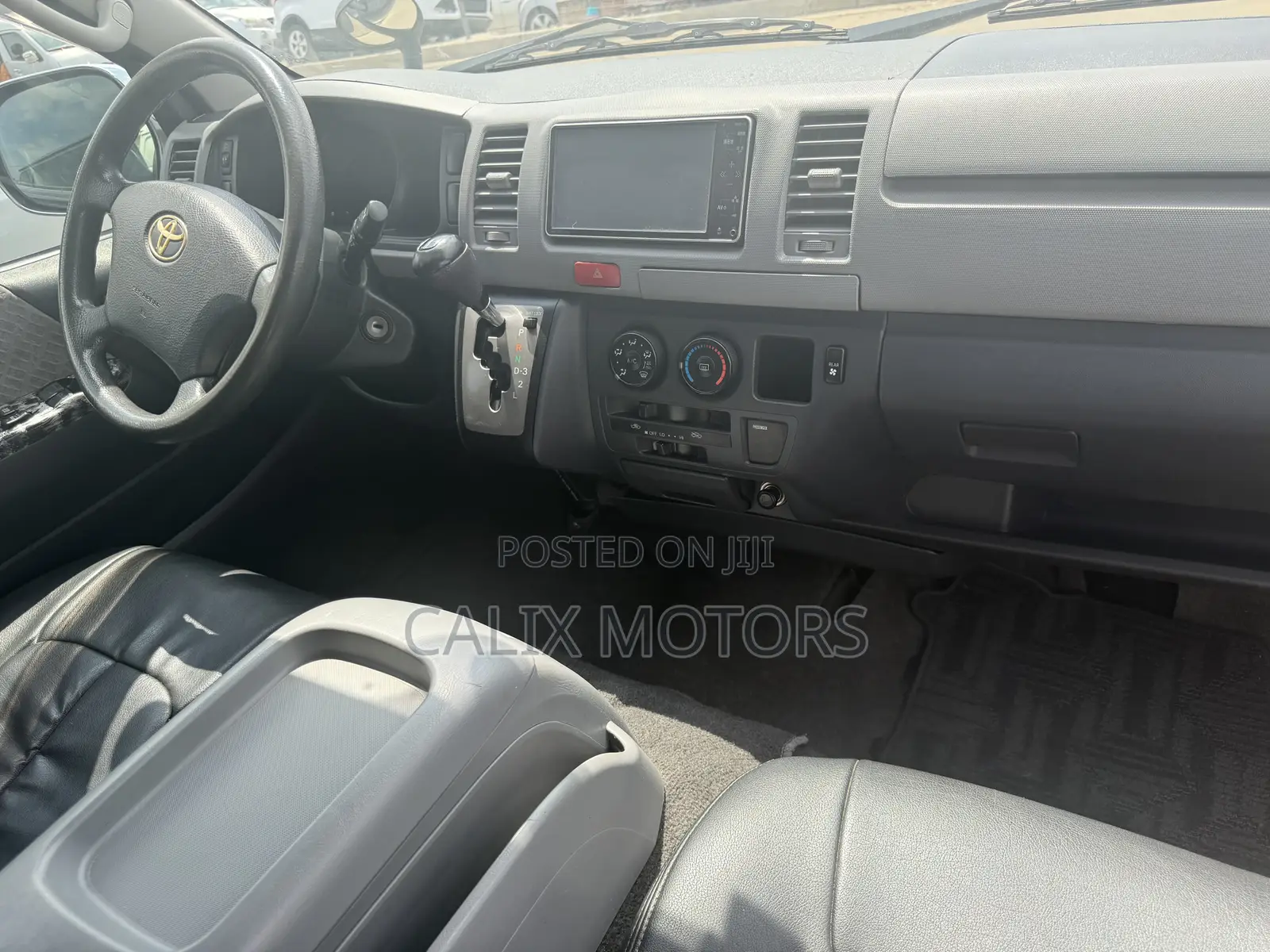 Toyota HiAce 2013 Black