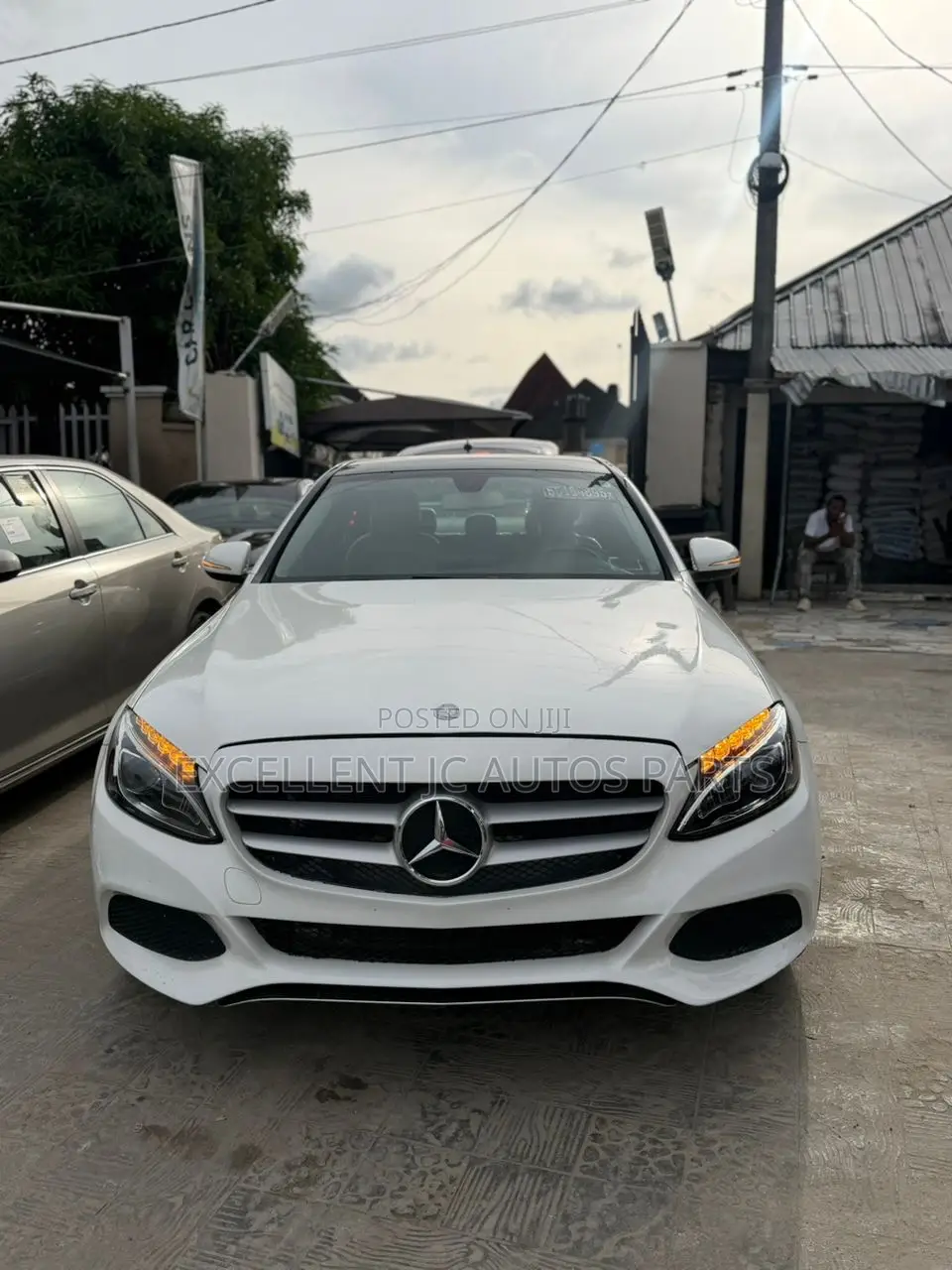 Mercedes-Benz C300 Luxury 4dr AWD 4Matic Sedan (2.0L 4cyl 7A) 2015