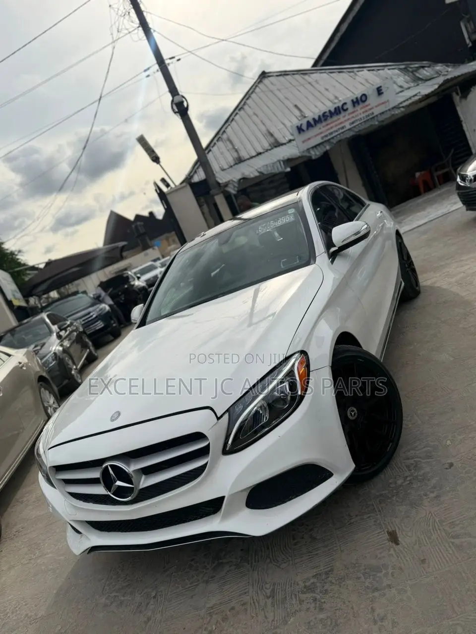 Mercedes-Benz C300 Luxury 4dr AWD 4Matic Sedan (2.0L 4cyl 7A) 2015