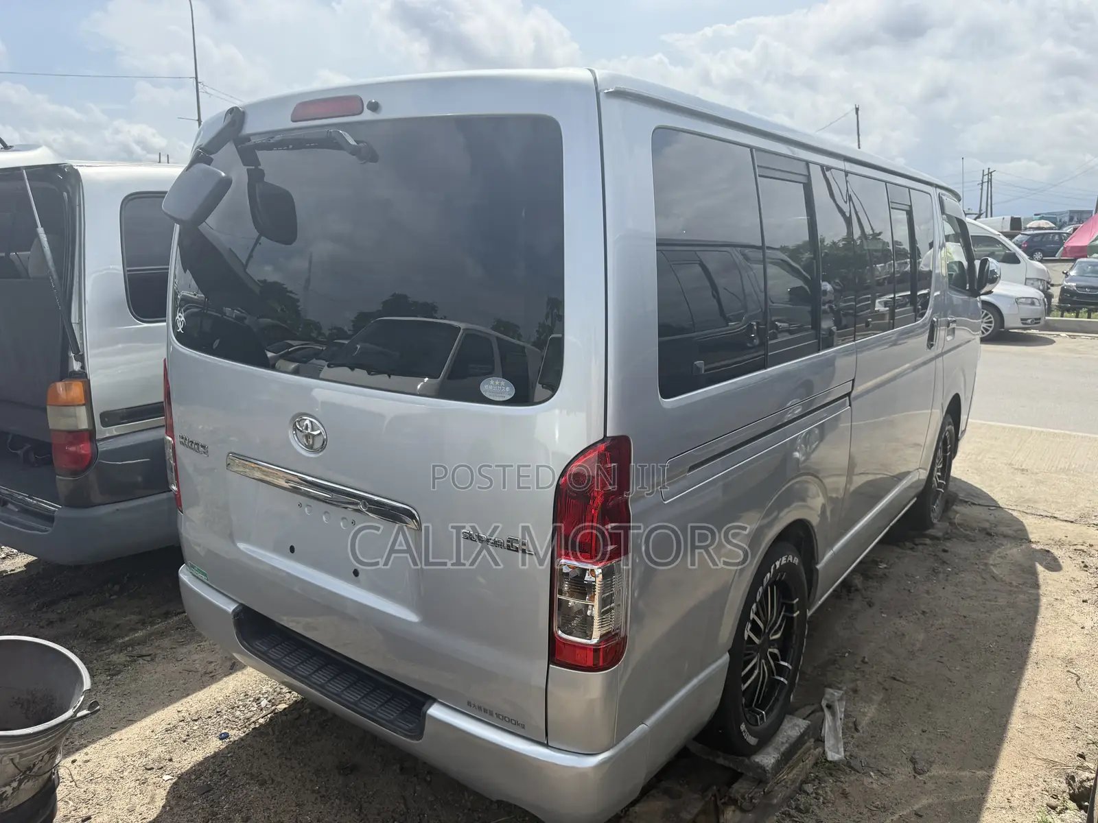 Toyota HiAce 2013 Silver