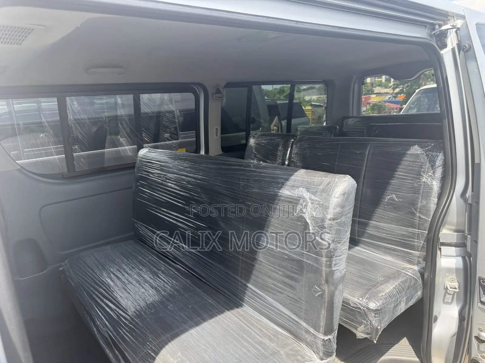 Toyota HiAce 2013 Silver
