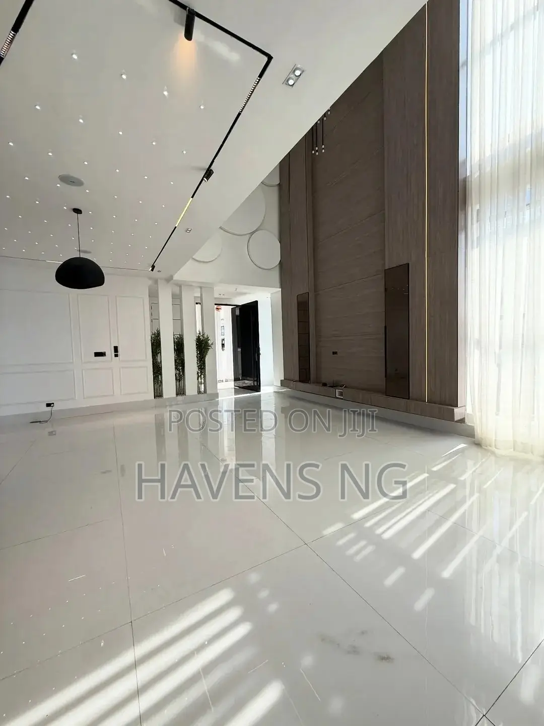5bdrm Duplex in Chevron for sale