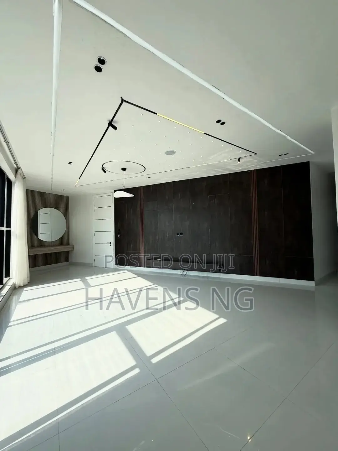 5bdrm Duplex in Chevron for sale