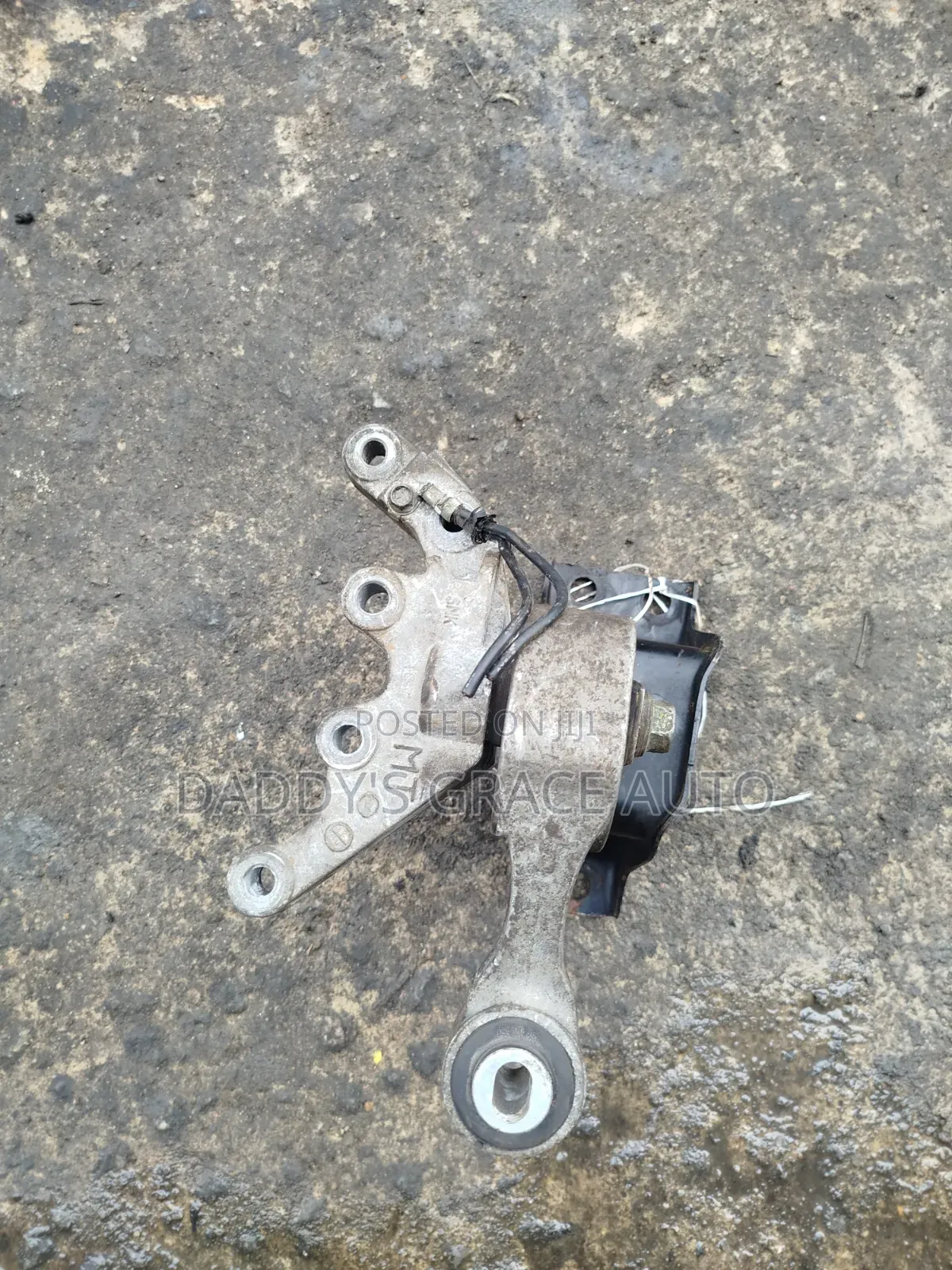 2012-2016 Nissan Altima/Nissan Juke Engine Seat
