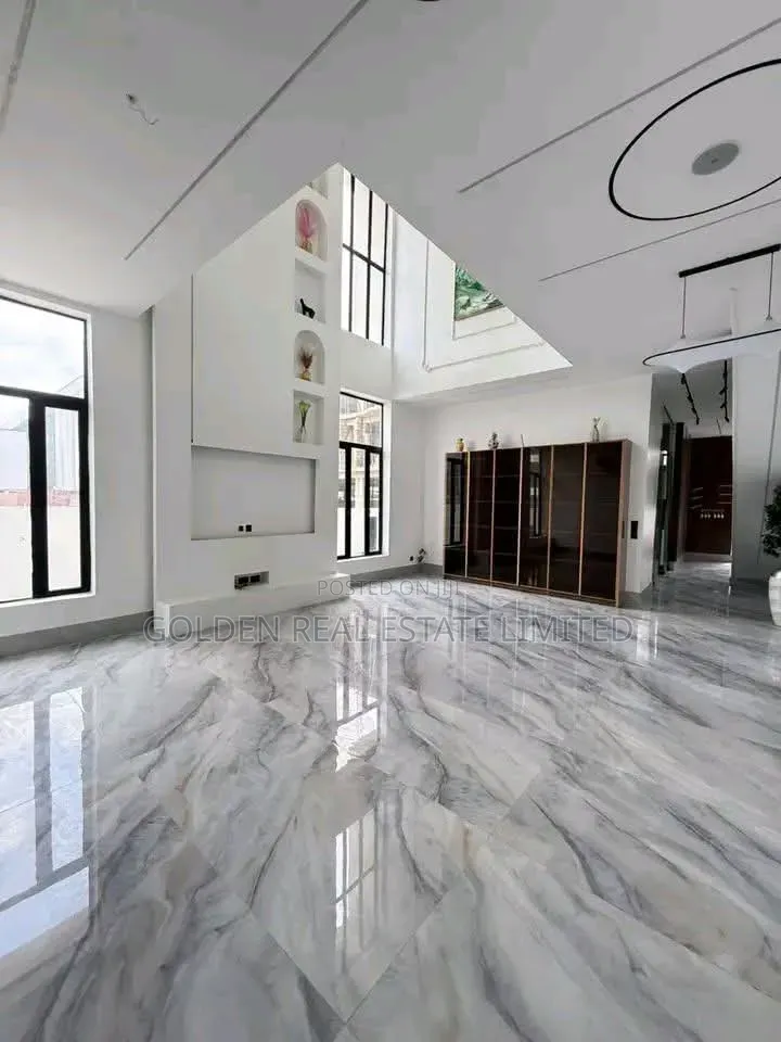 5bdrm Duplex in Lekki Phase 1 for sale