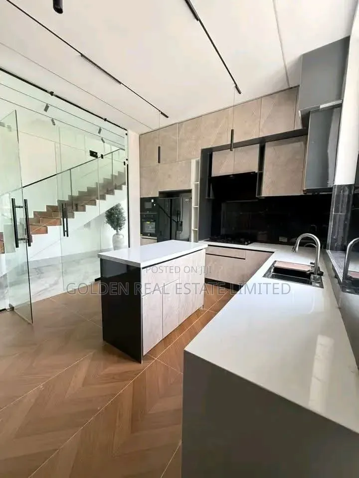 5bdrm Duplex in Lekki Phase 1 for sale