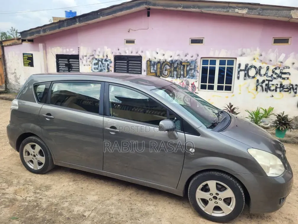 Toyota Corolla Verso 2008 Gray