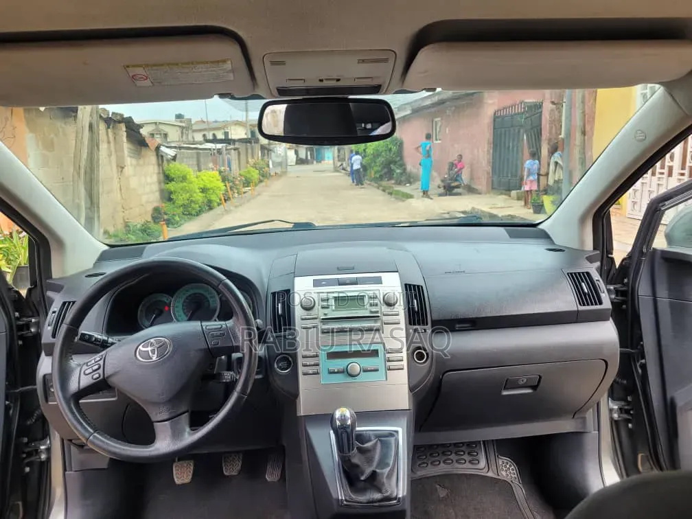 Toyota Corolla Verso 2008 Gray