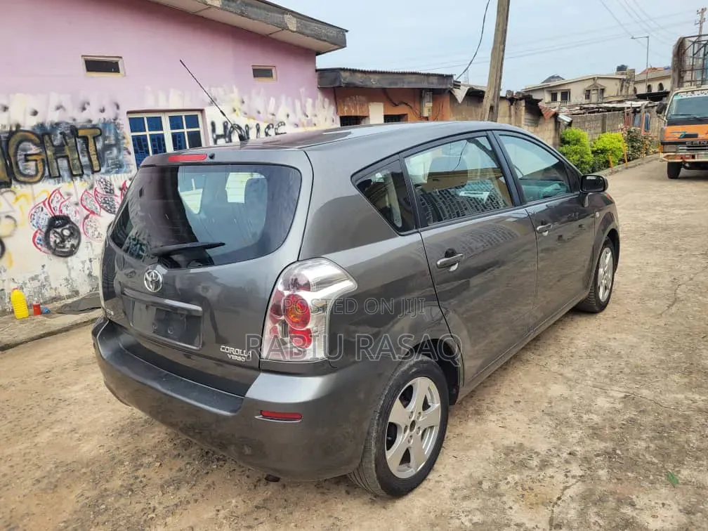 Toyota Corolla Verso 2008 Gray