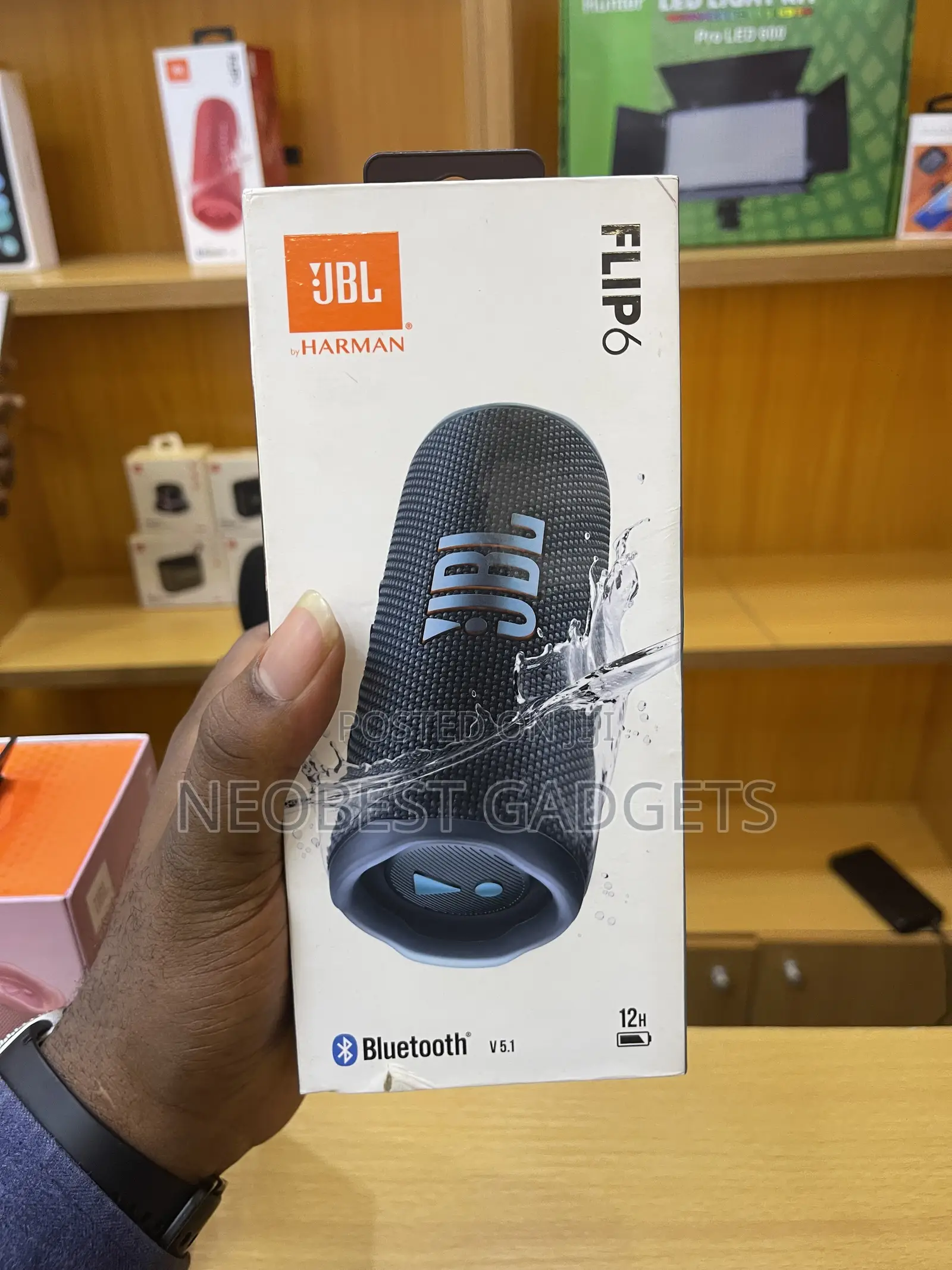 Black JBL Flip 6