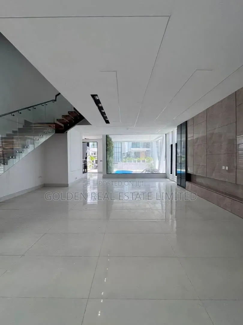 5bdrm Duplex in Chevron for sale