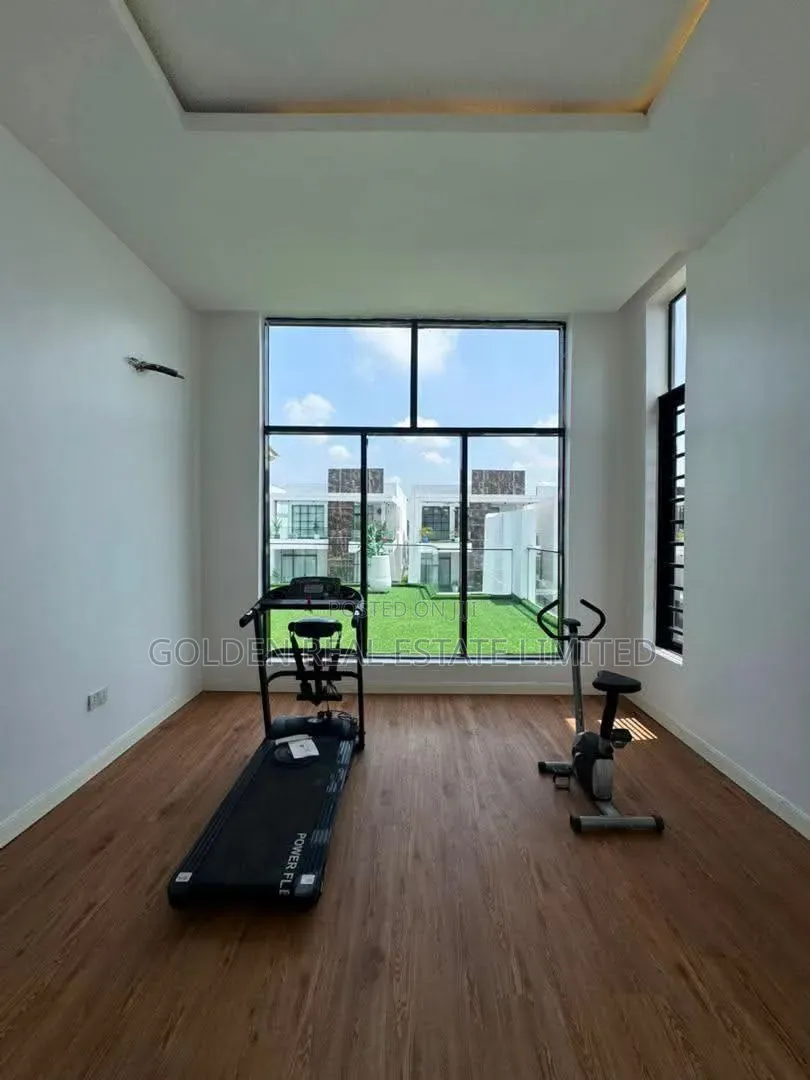 5bdrm Duplex in Chevron for sale