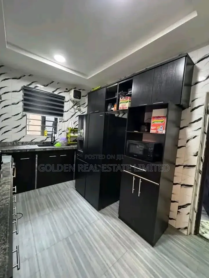 4bdrm Duplex in Shell Location for sale