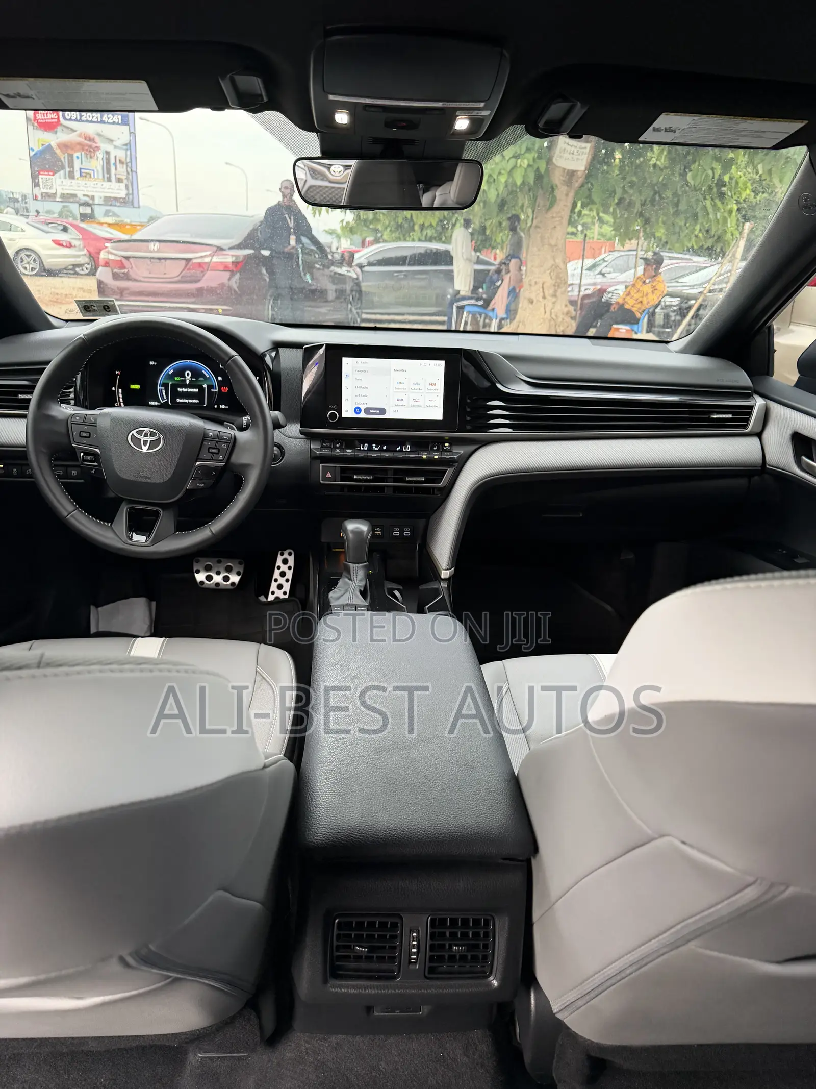 Toyota Camry SE 2025 Gray