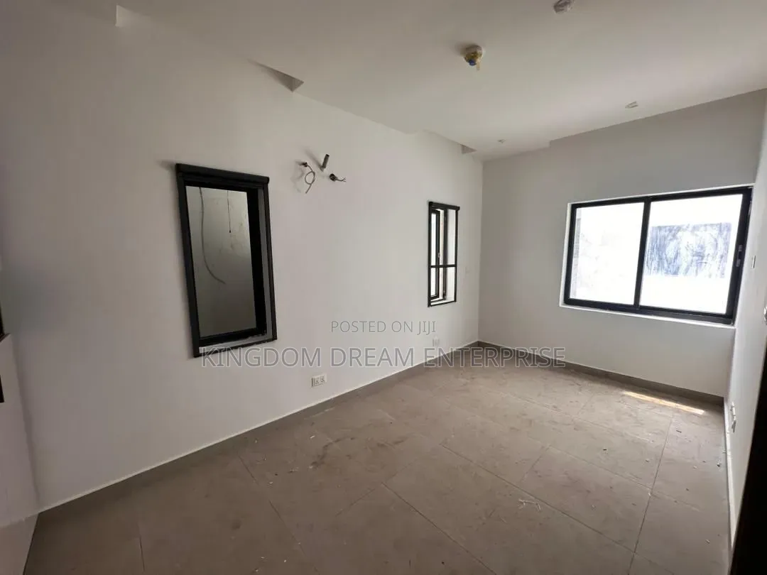 3bdrm Apartment in Prime Water Garden, Ikate for sale
