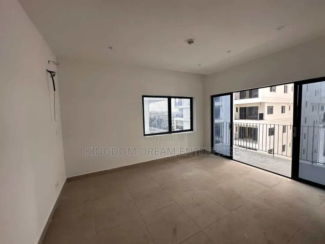 3bdrm Apartment in Prime Water Garden, Ikate for sale