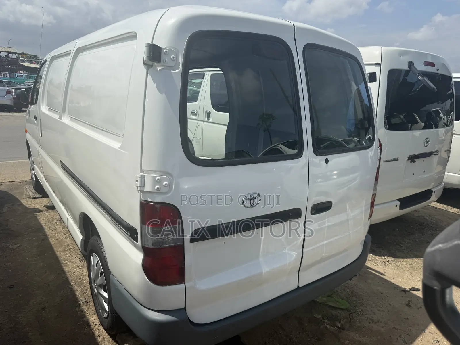 Toyota HiAce 2007 White