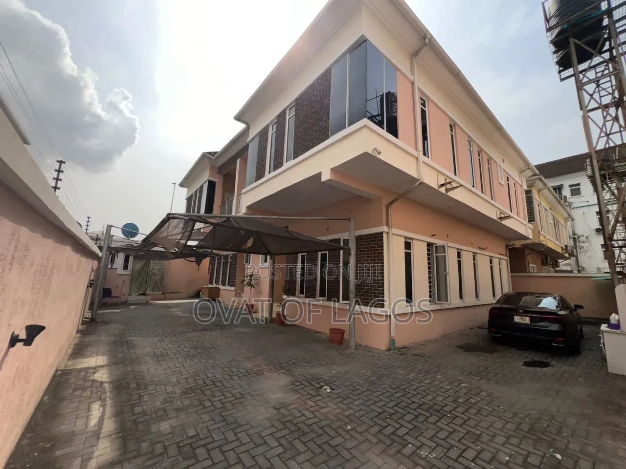 4bdrm Duplex in Chevron for sale