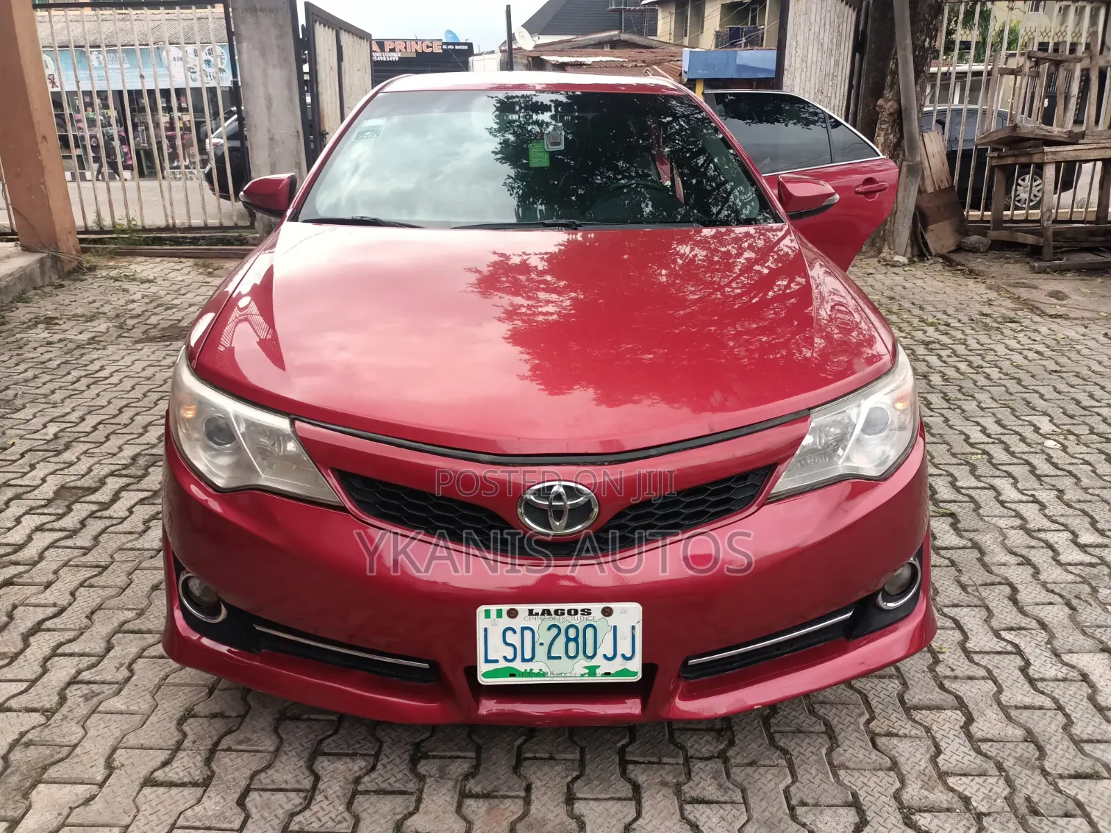 Toyota Camry SE 4dr Sedan (2.5L 4cyl 6A) 2014 Red
