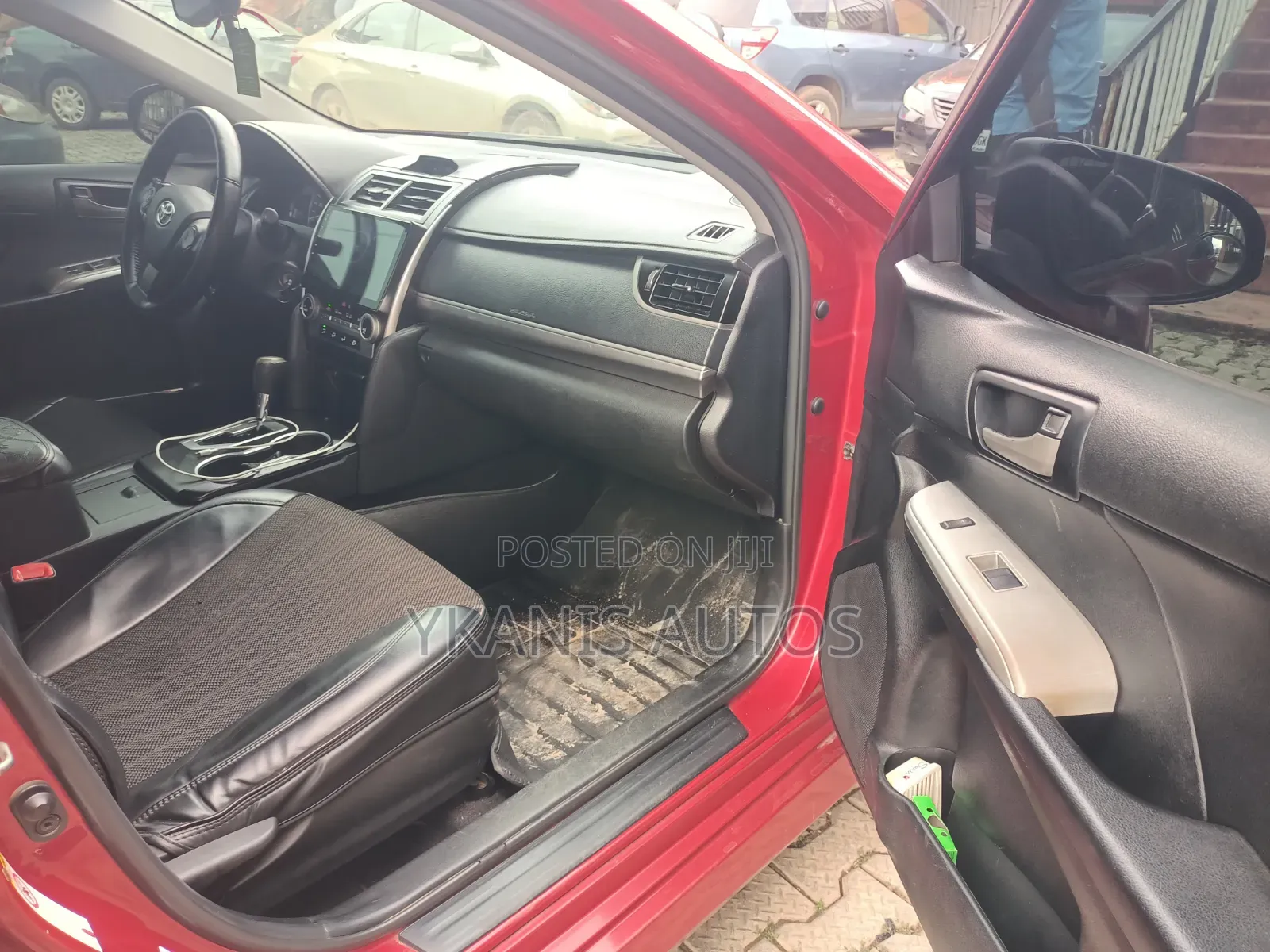 Toyota Camry SE 4dr Sedan (2.5L 4cyl 6A) 2014 Red