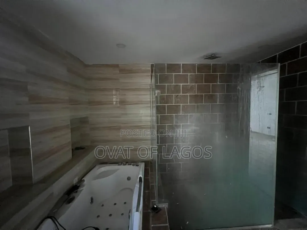 5bdrm Duplex in Chevron for rent