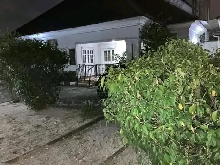 3bdrm Bungalow in Eneka for sale