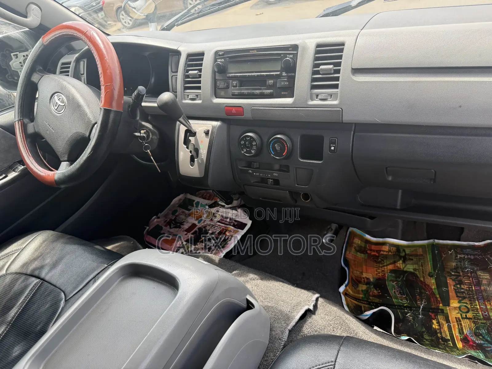 Toyota HiAce 2014 Silver