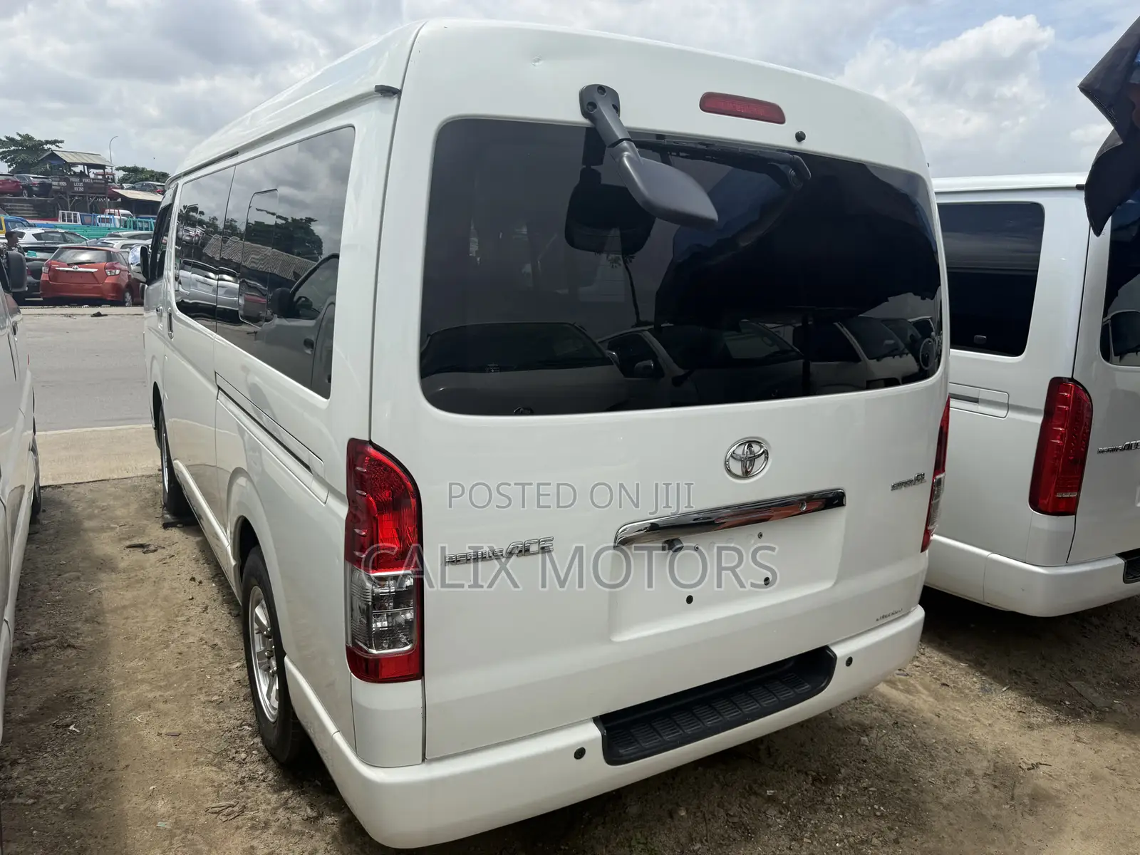 Toyota HiAce 2015 White