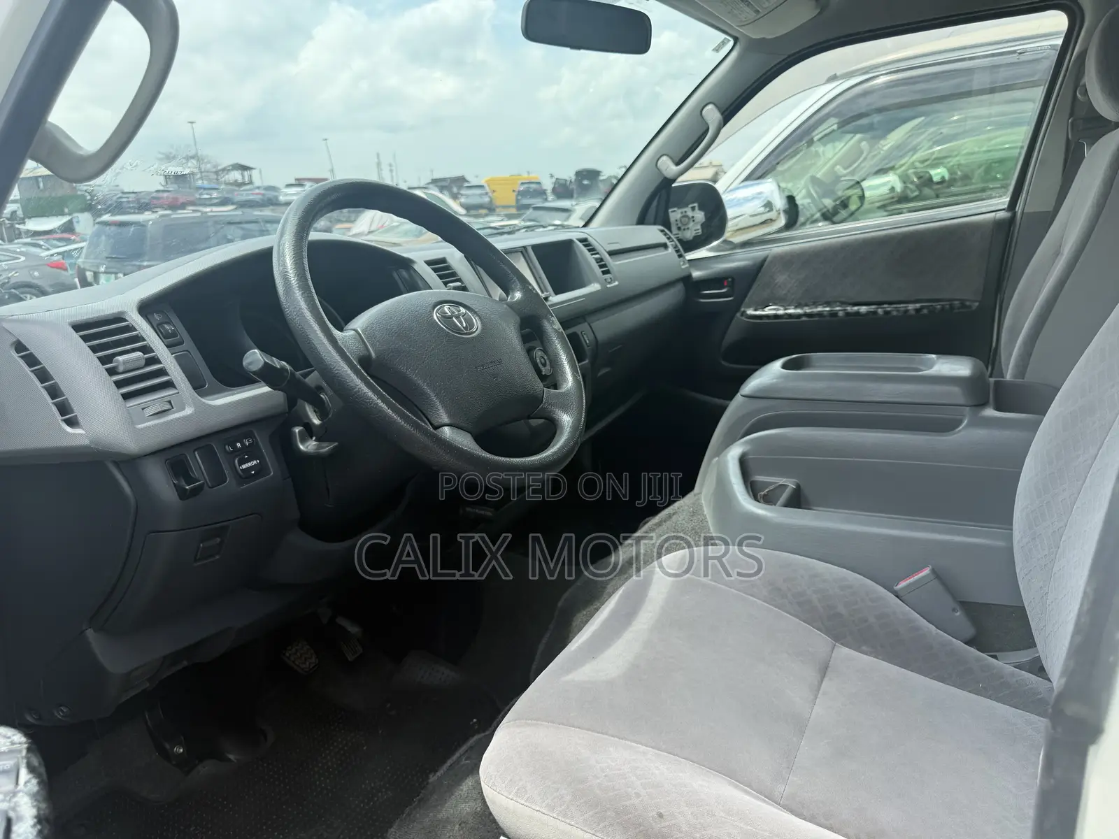Toyota HiAce 2015 White