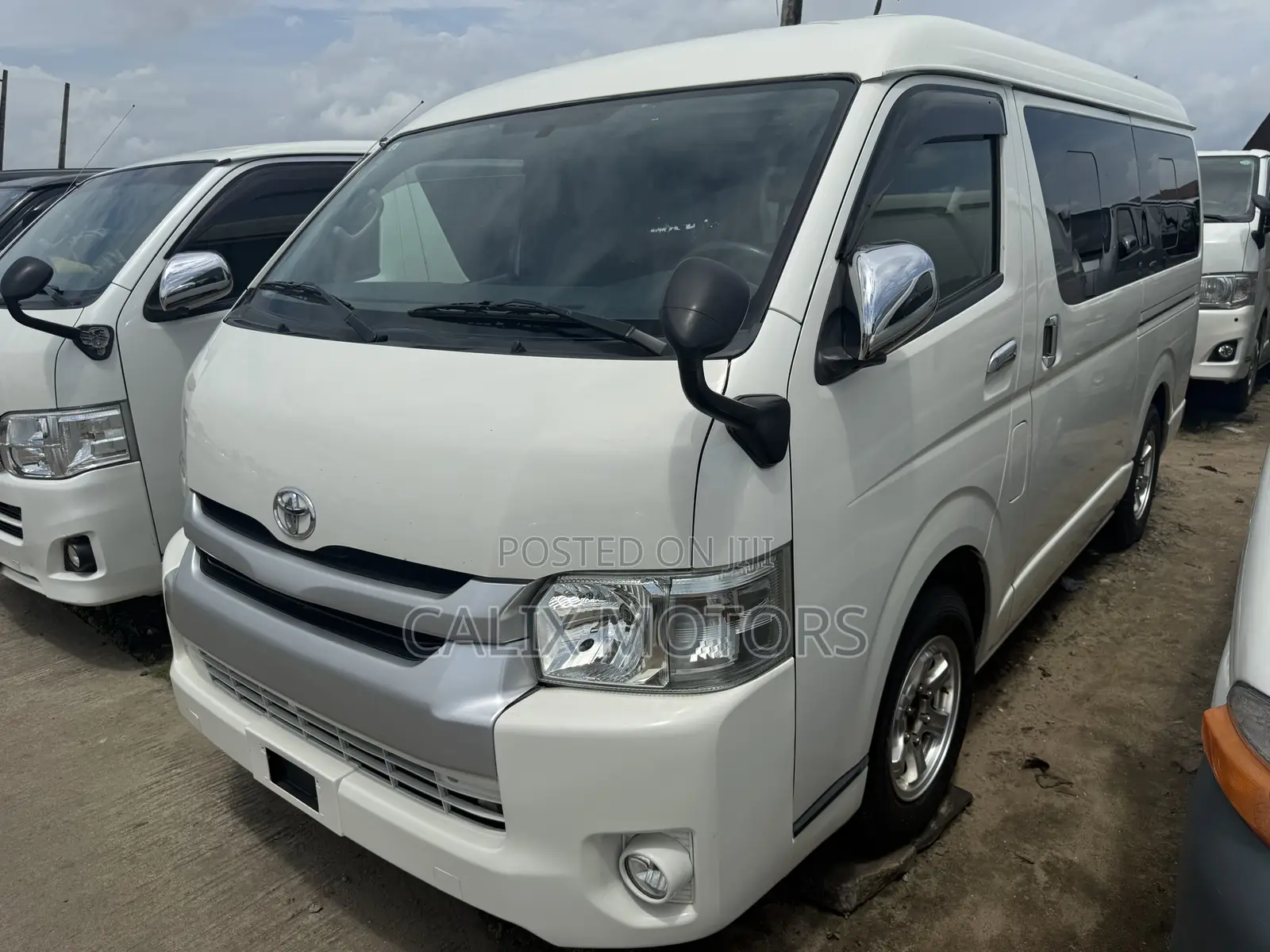 Toyota HiAce 2015 White