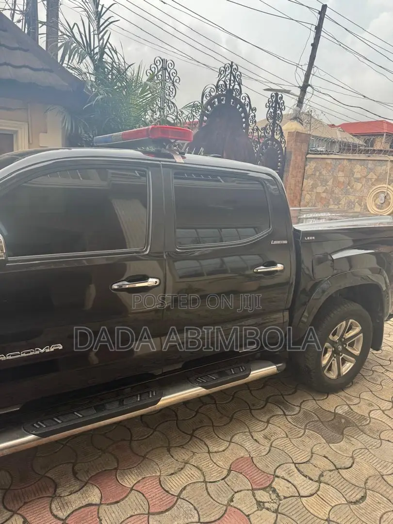 Toyota Tacoma 2017 Black