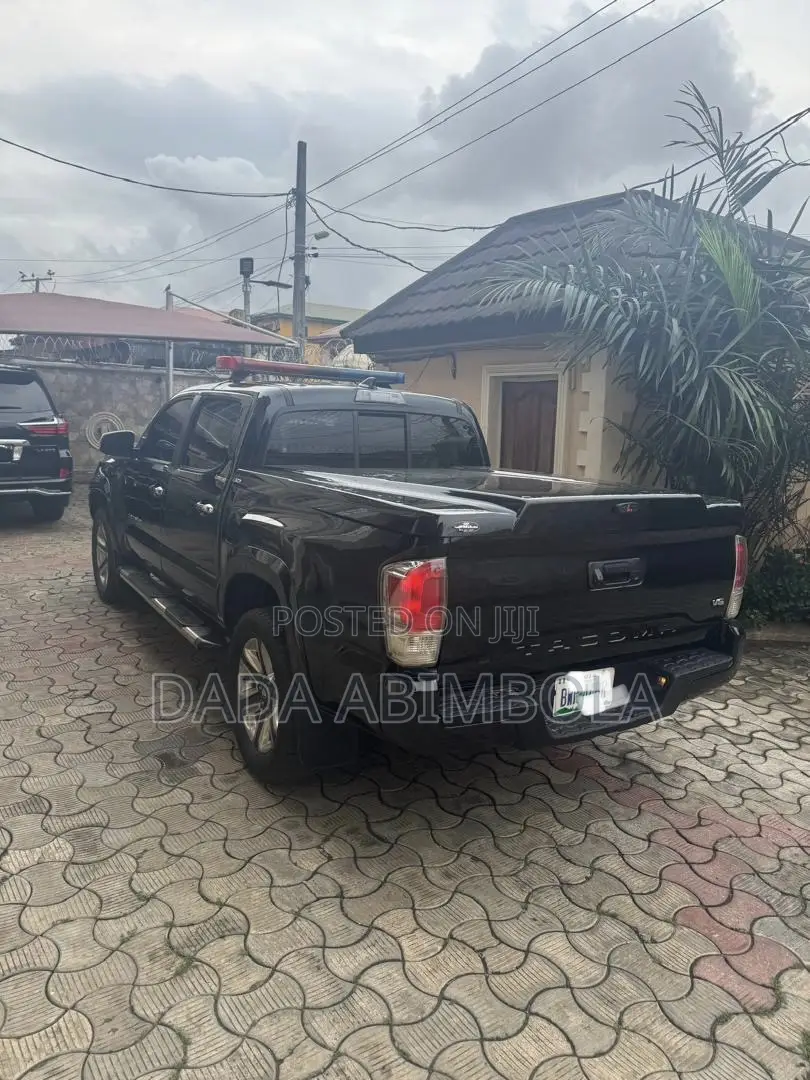 Toyota Tacoma 2017 Black