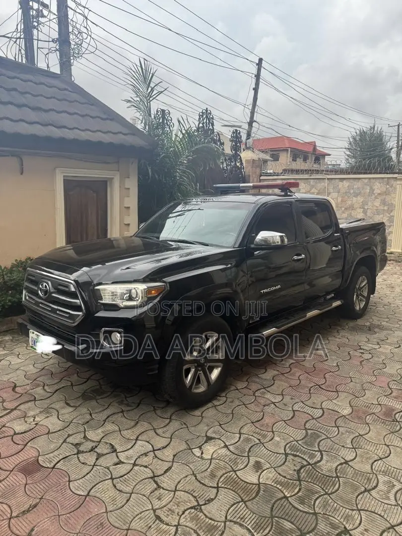 Toyota Tacoma 2017 Black