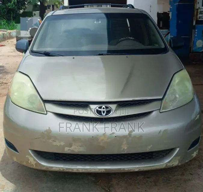Toyota Sienna 2008 Gold