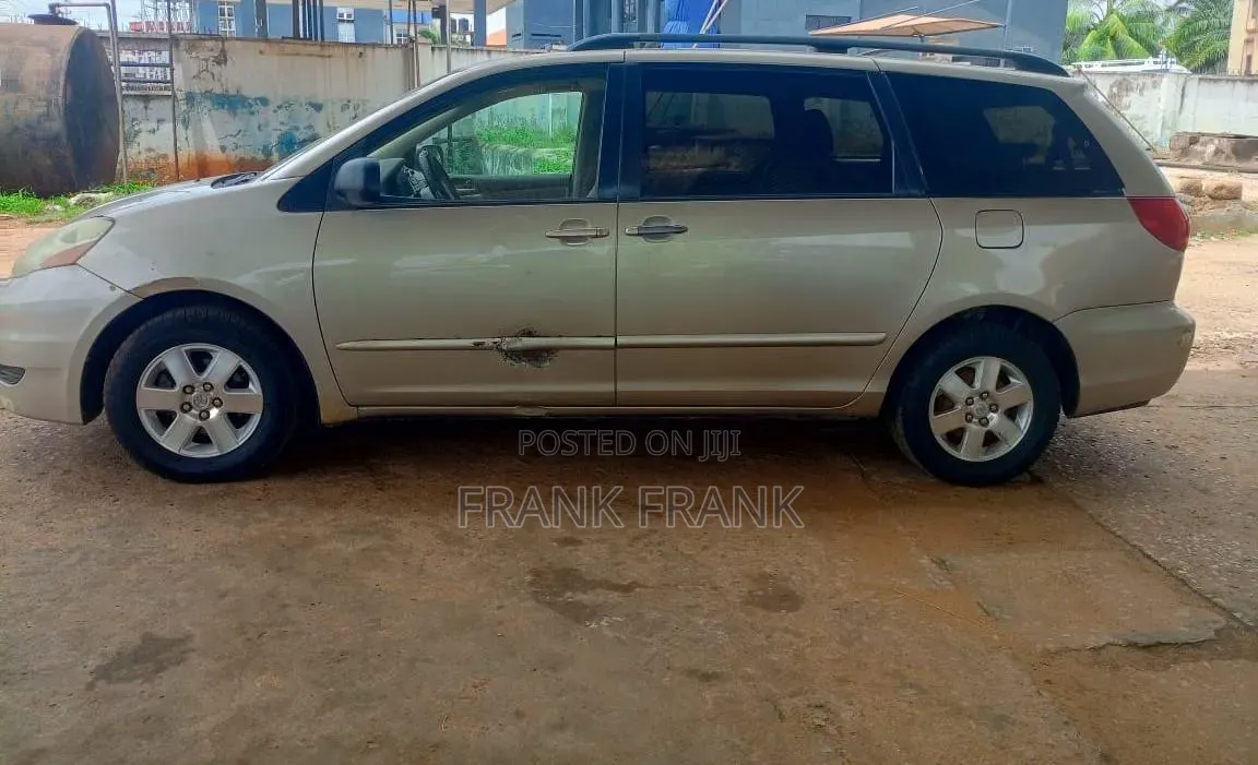 Toyota Sienna 2008 Gold