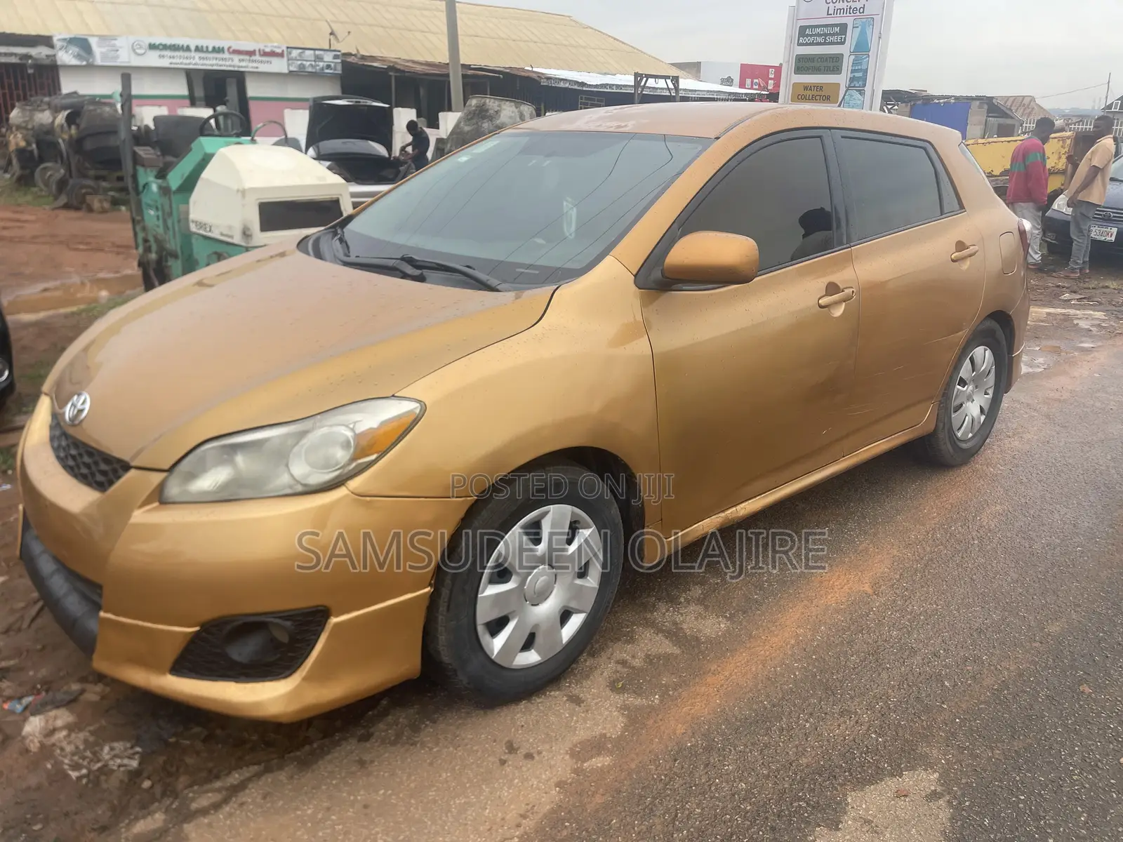 Toyota Matrix Hatchback FWD (1.8L 4cyl 5M) 2010 Gold